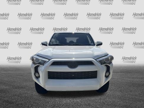 Used 2018 Toyota 4Runner SR5 AWD/4WD image 3