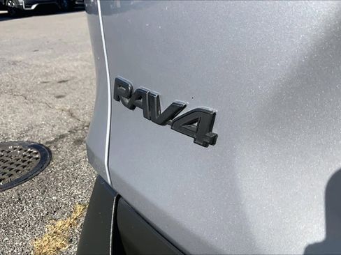 Used 2020 Toyota RAV4 Limited image 31