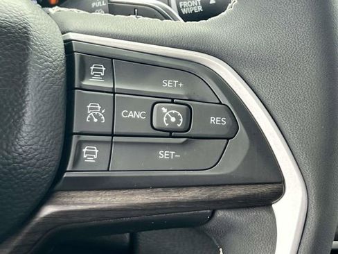 Used 2023 Jeep Grand Cherokee L Limited w/ Luxury Tech Group II image 24