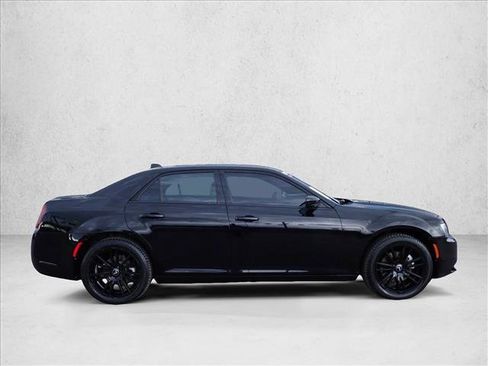 Used 2019 Chrysler 300 S AWD/4WD image 5