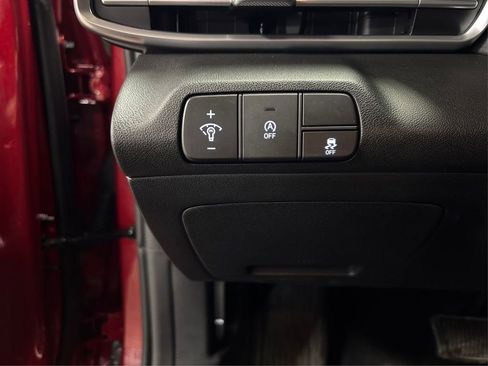 Certified 2025 Hyundai Elantra SE image 34