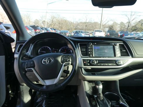 Used 2019 Toyota Highlander Limited image 15
