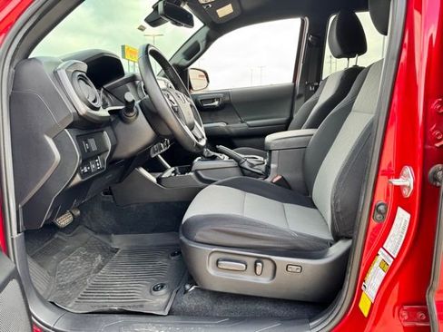 Used 2021 Toyota Tacoma TRD Off-Road AWD/4WD image 28