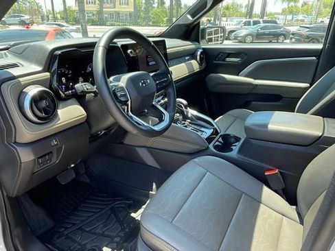 Used 2025 Chevrolet Colorado ZR2 w/ Technology Package AWD/4WD image 12