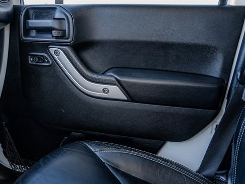 Used 2013 Jeep Wrangler Unlimited Rubicon w/ Connectivity Group image 22