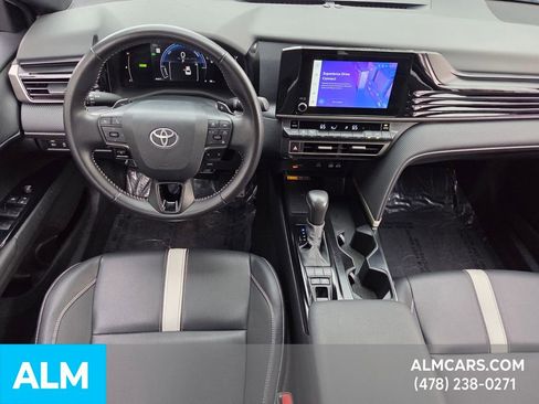 Used 2025 Toyota Camry SE image 15