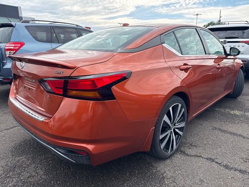 Used 2021 Nissan Altima 2.5 SR w/ SR Premium Package FWD image 3