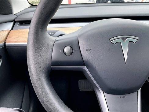 Used 2023 Tesla Model 3 Standard Range image 11