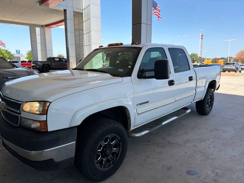 Used 2007 Chevrolet Silverado 2500 LT w/ Onstar Plus Package RWD image 1