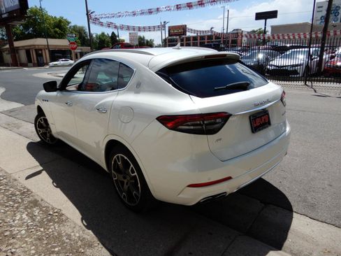 Used 2021 Maserati Levante GranLusso AWD/4WD image 7