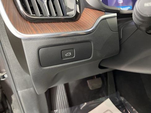 Used 2023 Volvo XC60 B5 Plus w/ Protection Package Premier image 25