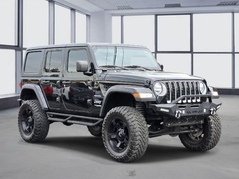 Used 2020 Jeep Wrangler Unlimited Sahara AWD/4WD image 3