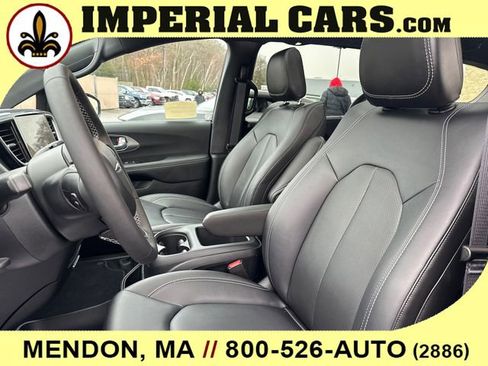 New 2026 Chrysler Pacifica Select FWD image 33