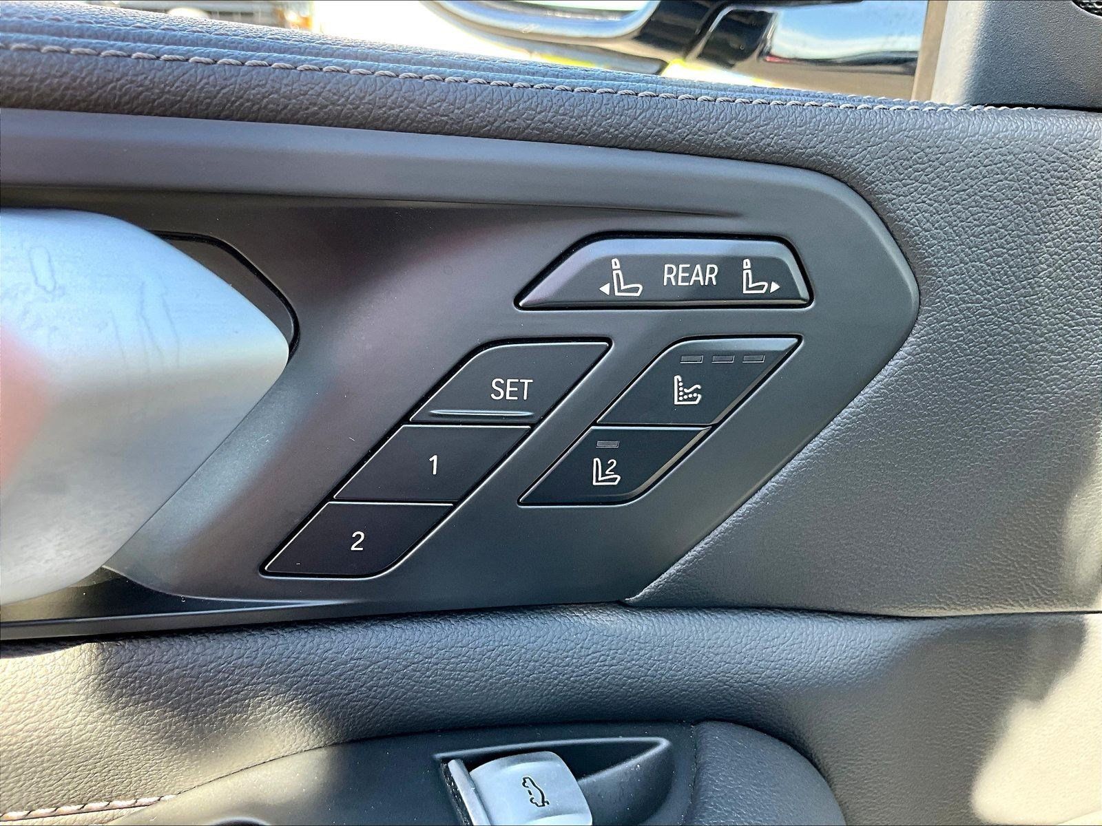 Used 2019 BMW X7 xDrive40i w/ Premium Package AWD/4WD image 38