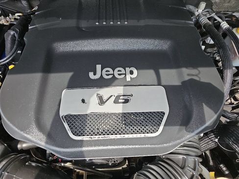 Certified 2018 Jeep Wrangler Unlimited Sport S AWD/4WD image 29