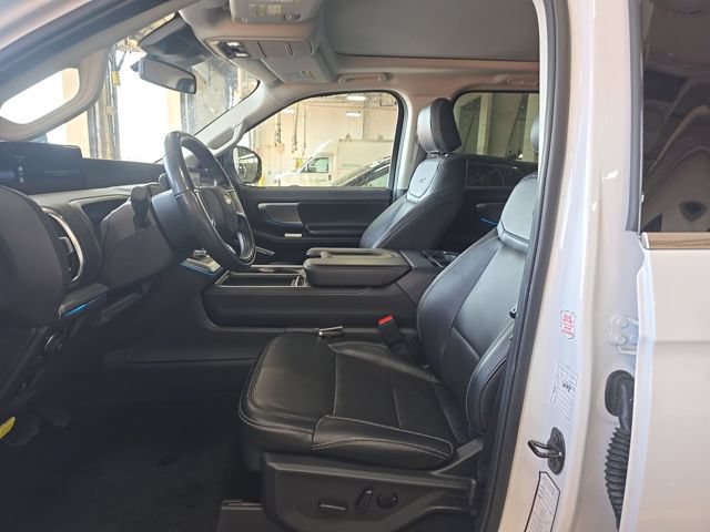 Used 2025 Ford Expedition Platinum AWD/4WD image 9