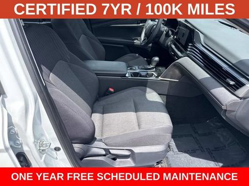 Used 2025 Toyota Camry LE AWD/4WD image 9