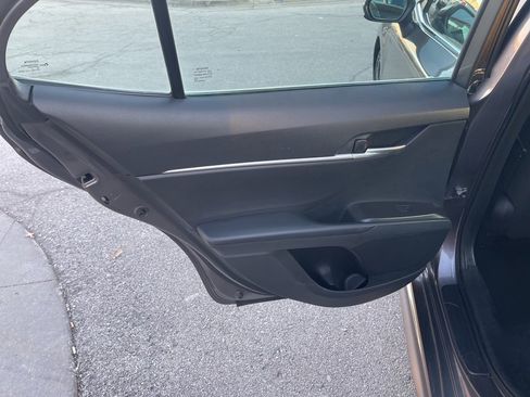 Used 2021 Toyota Camry SE image 12