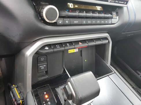 Used 2024 Toyota Tundra Platinum image 22