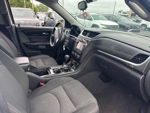 Used 2016 Chevrolet Traverse LT w/ Style and Technology Package FWD image 9