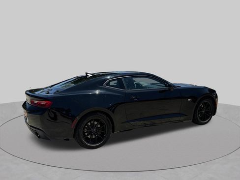 Used 2018 Chevrolet Camaro LT RWD image 5