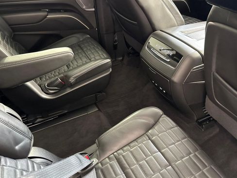 Used 2023 Cadillac Escalade ESV V AWD/4WD image 31
