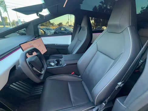 Used 2024 Tesla Cybertruck AWD Crew Cab image 12