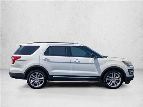 Used 2016 Ford Explorer XLT w/ Equipment Group 201A AWD/4WD image 4