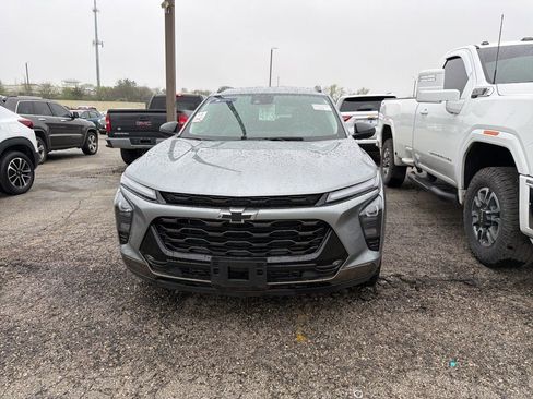 Certified 2025 Chevrolet Trax ACTIV image 2