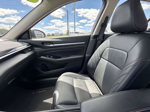 Used 2024 Nissan Altima 2.5 SR w/ SR Premium Package FWD image 31