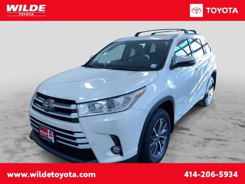 Certified 2017 Toyota Highlander XLE image 1