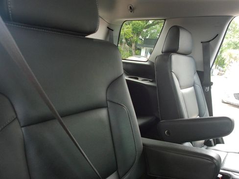 Used 2018 Chevrolet Tahoe LT w/ Luxury Package RWD image 41