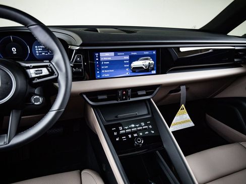 New 2026 Porsche Macan Electric RWD image 19