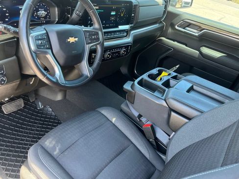 Used 2022 Chevrolet Silverado 1500 LT AWD/4WD image 16
