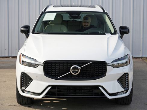 Used 2023 Volvo XC60 B5 Ultimate w/ Protection Package Premier image 48