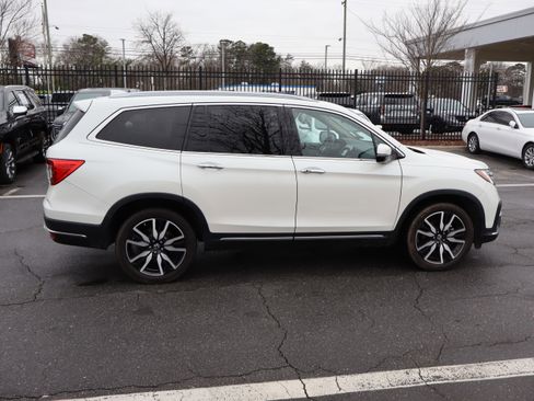Used 2019 Honda Pilot Touring image 11