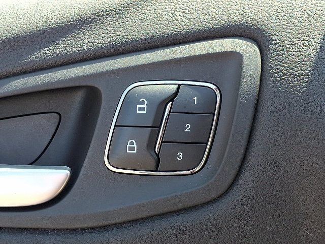 Used 2015 Ford Escape Titanium w/ Equipment Group 301A FWD image 26