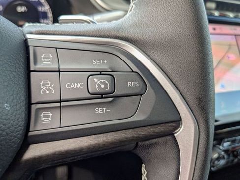 New 2025 Jeep Grand Cherokee Limited w/ Luxury Tech Group II image 18