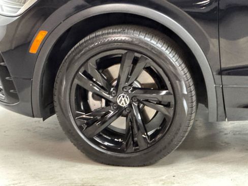Used 2024 Volkswagen Tiguan SE R-Line FWD image 25