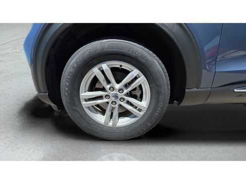 Used 2021 Ford Explorer XLT w/ Equipment Group 202A AWD/4WD image 34