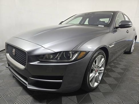 Used 2019 Jaguar XE Premium image 2