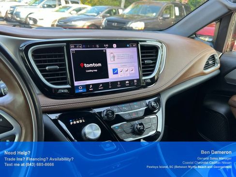 Used 2021 Chrysler Pacifica Limited w/ Uconnect Theater Family Group FWD image 22