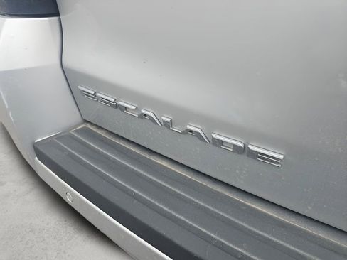 Used 2019 Cadillac Escalade Luxury AWD/4WD image 18