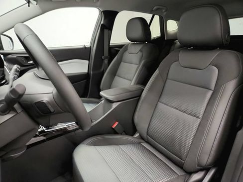 New 2026 Chevrolet Trax LT w/ LT Convenience Package FWD image 18