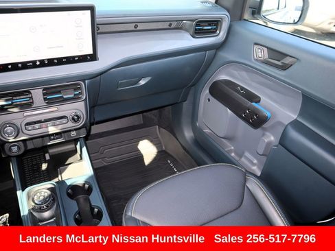 Used 2025 Ford Maverick Lobo image 16