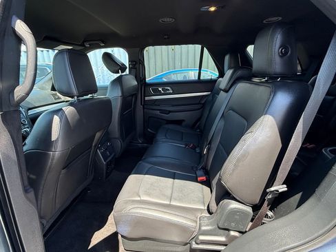 Used 2018 Ford Explorer XLT w/ Equipment Group 202A AWD/4WD image 23