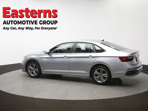 Used 2024 Volkswagen Jetta SE image 60