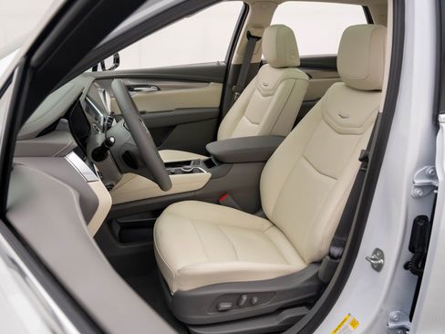 New 2026 Cadillac XT5 Premium Luxury w/ Driver Assist Package AWD/4WD image 17