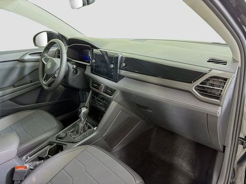 New 2025 Volkswagen Taos SE image 29