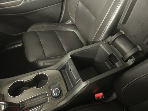 Certified 2019 GMC Acadia SLT w/ Black Edition image 32